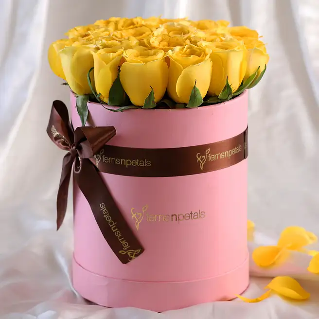 Fnp Roses Buy/Send Radiant 22 Yellow Roses Pink FNP Box Online- FNP