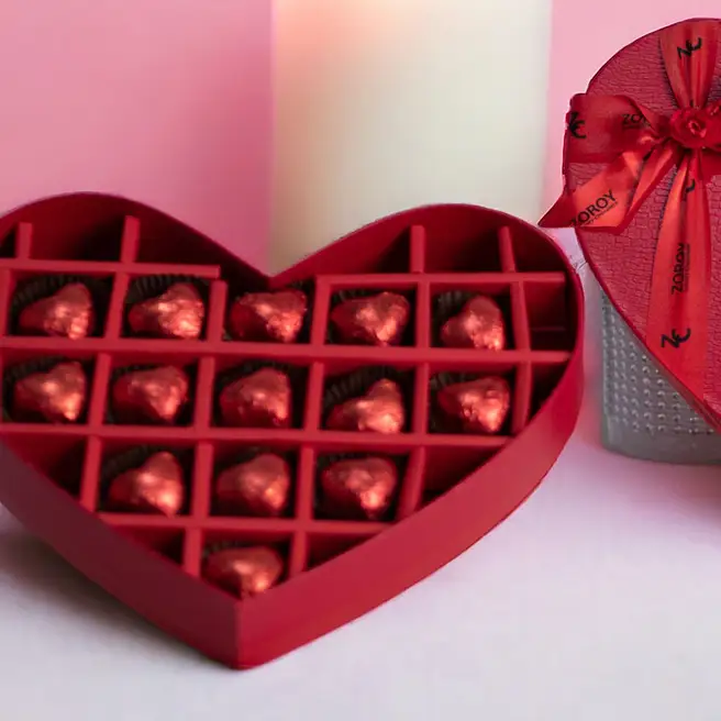 monyhorse × VERDY GIFT BOX Buy/Send Zoroy Heart Box Online- FNP