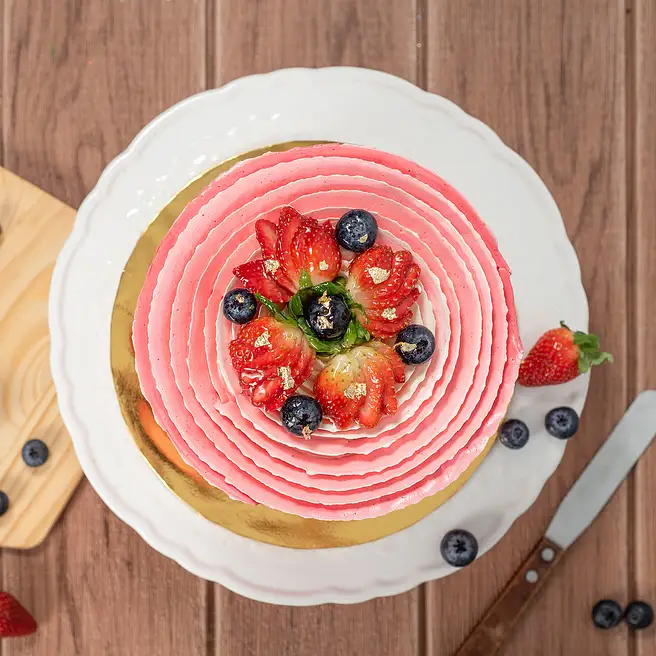 Mouth Watering Strawberry Victoria Cake 1.5Kg
