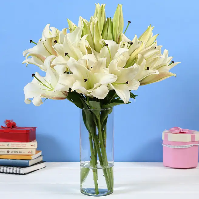 6 White Oriental Lilies in Glass Vase philippines | Gift 6 White ...