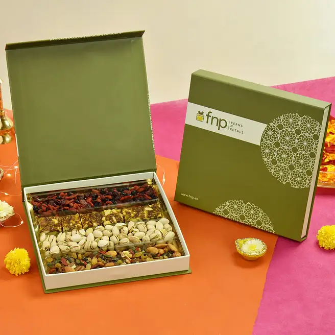 Savoury n Sweets Box uae | Gift Savoury n Sweets Box- FNP
